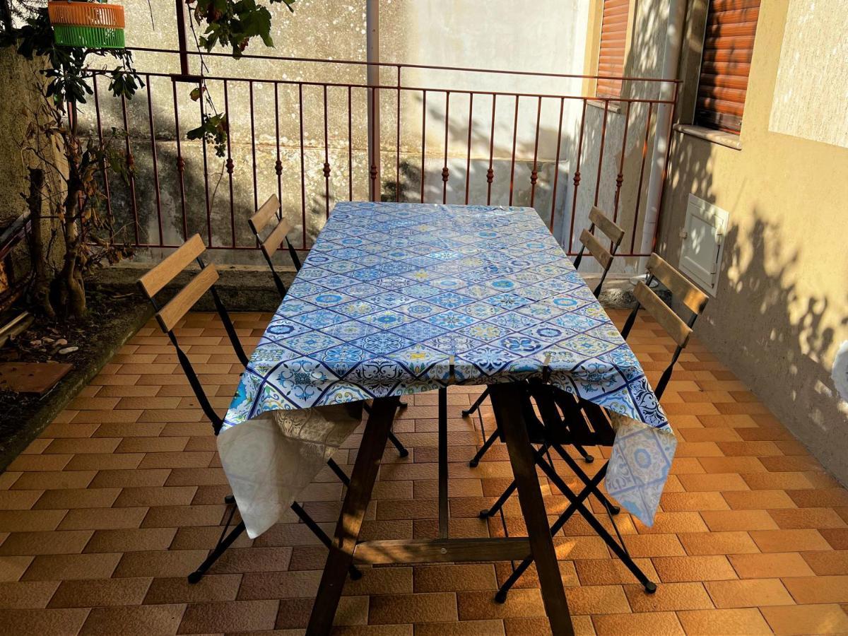Ferienwohnung Casa Grazia Santa Teresa Di Riva Exterior foto