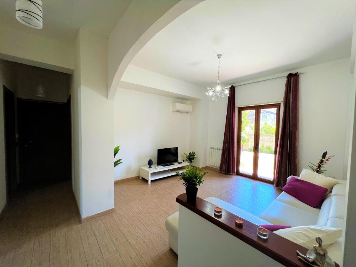 Ferienwohnung Casa Grazia Santa Teresa Di Riva Exterior foto